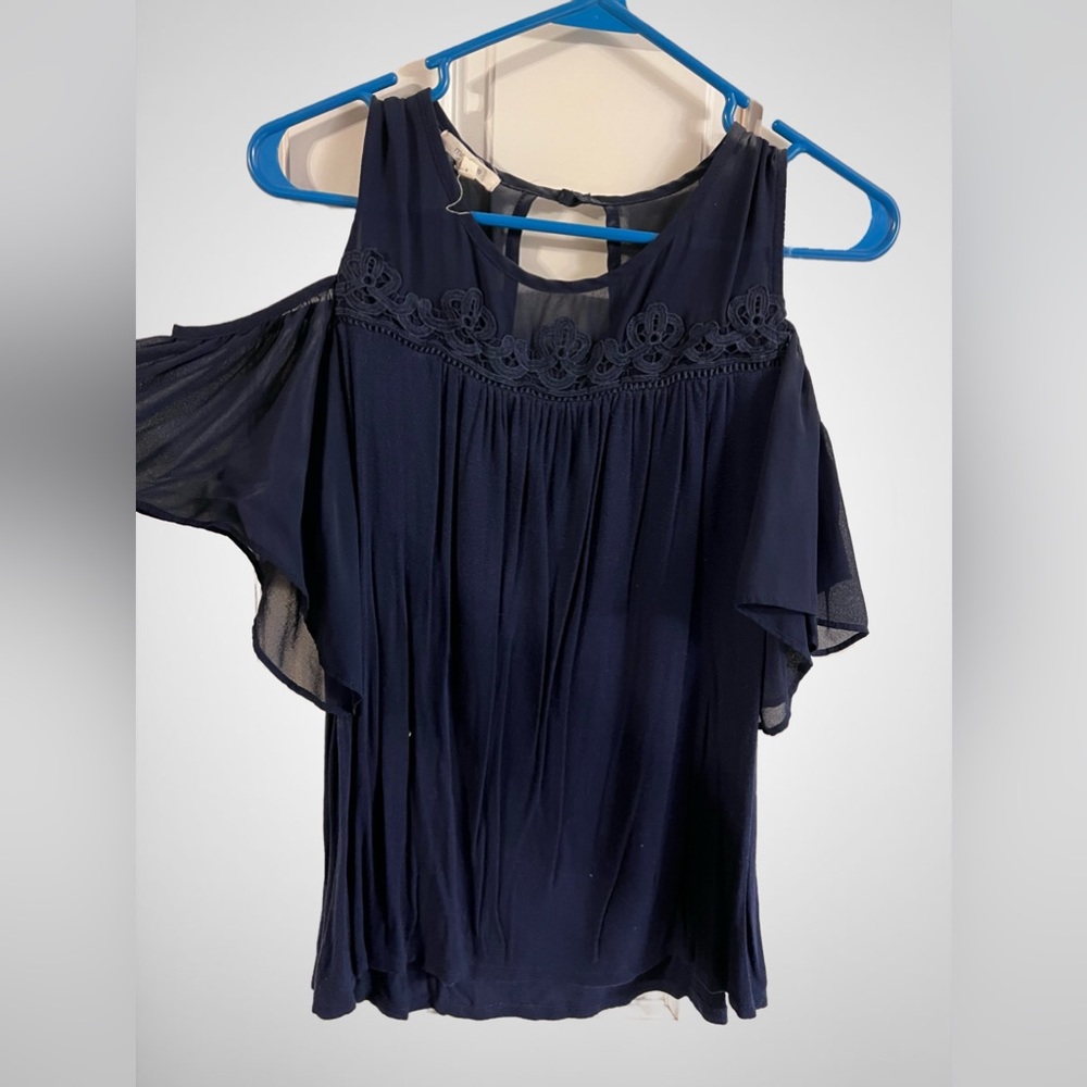Navy Blue cold shoulder top. Keyhole detail on back.